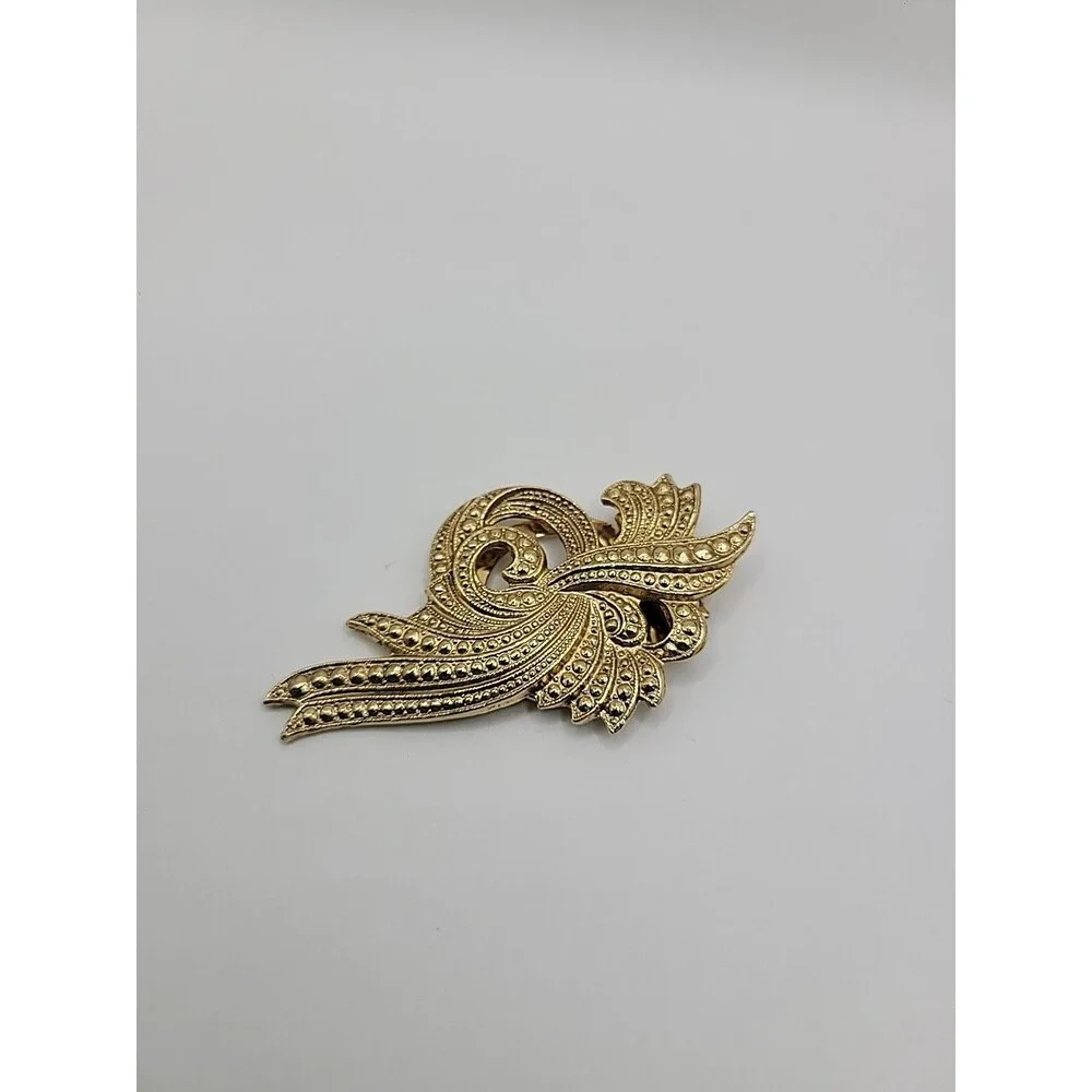 Vintage Gold‎ Tone Abtract Swirl Fur Clip Mid Century Costume Jewelry